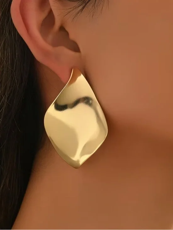 Source Unknown Gold Sculpted Wave Drop Earrings - Women Jewelry - Picture 3 of 3